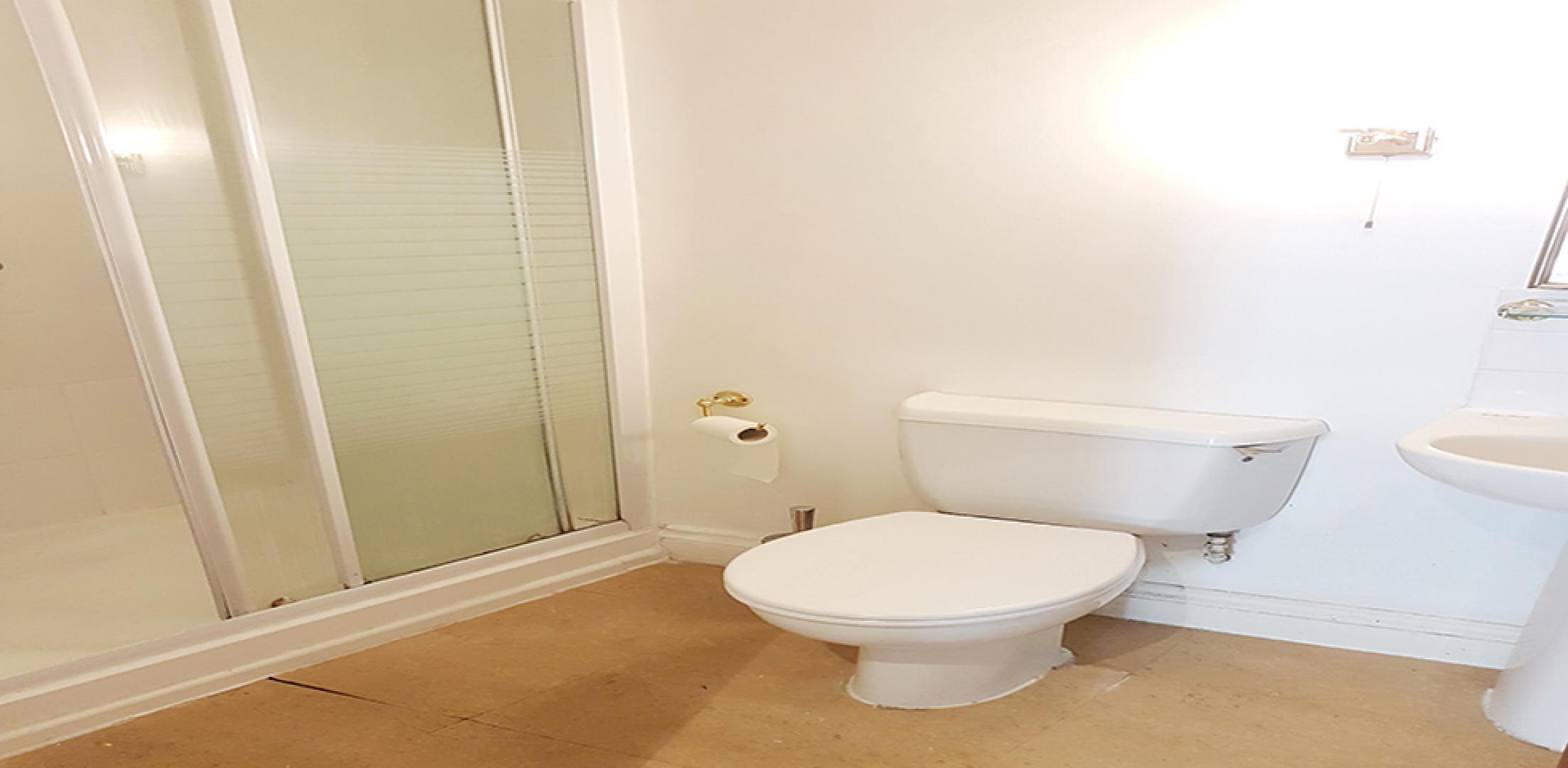 			RECENTLY REDECORATED , 4 Bedroom, 1 bath, 1 reception Flat			 Dollis Hill Lane, DOLLIS HILL